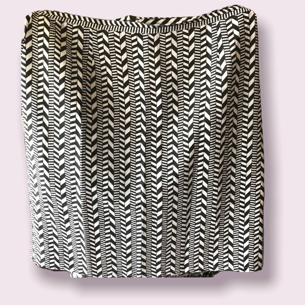 Appraisal Woman plus size black/white straight skirt sz 22W